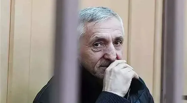 Экс-министр образования Дагестана получил 4,5 года колонии за взятку