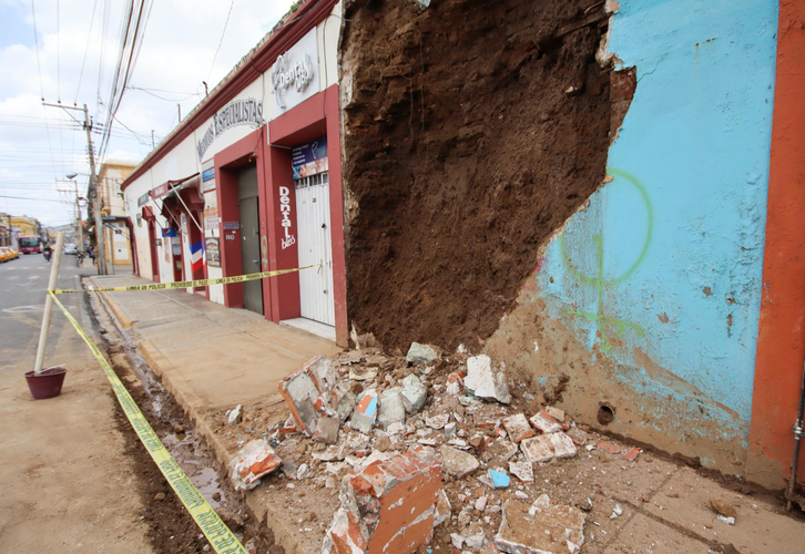 Major quake hits southern Mexico, at least five killed - UPDATED