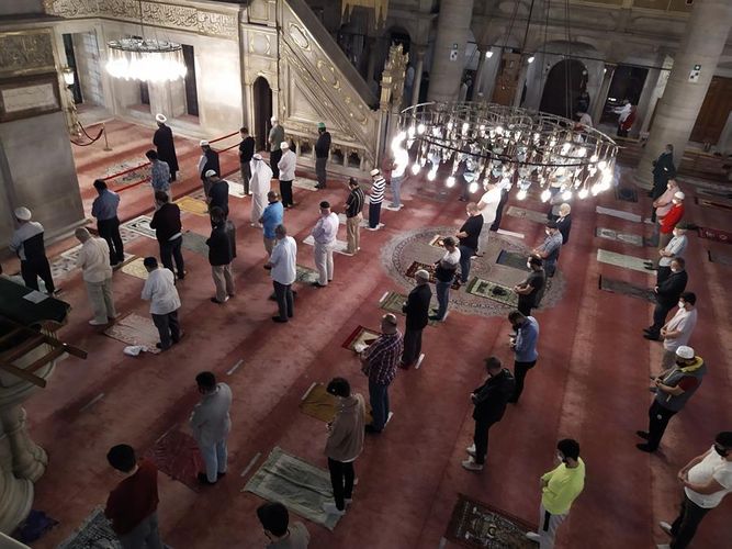 Mosques reopened for prayers in Turkey