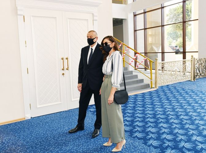 Prezident İlham Əliyev Gəncə Dövlət Dram Teatrının yeni binasının tikintisi ilə tanış olub - YENİLƏNİB