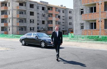 Prezident İlham Əliyev Samux rayonunda məcburi köçkünlər üçün inşa edilən yaşayış kompleksinin tikintisi ilə tanış olub - YENİLƏNİB