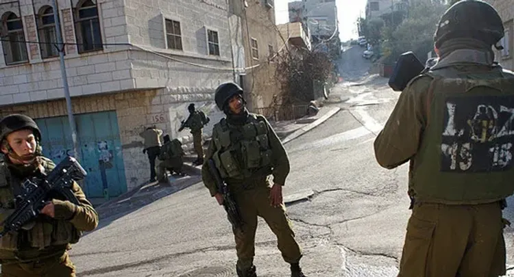 Израильские военные остановили колонну с премьером Палестины