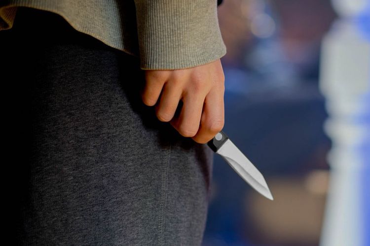 В Баку 22-летний парень ударил себя ножом 