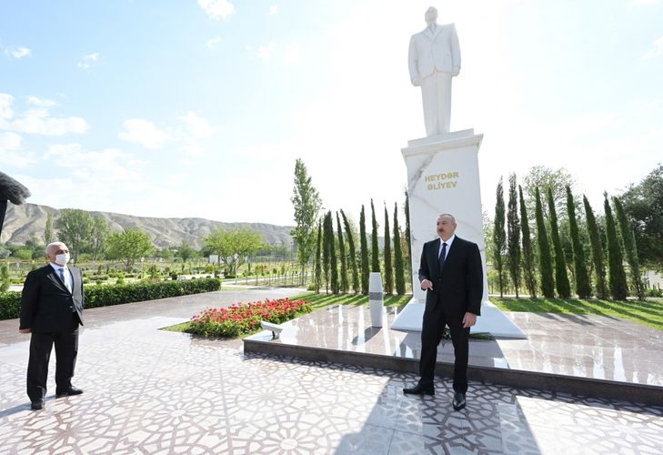 Prezident: "Bu gün Azərbaycan neft, qaz, yanacaq, elektrik enerjisini hasil edir, istehsal edir və ixrac edir"