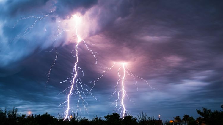 Lightning strikes kill over 100 in two Indian states - VIDEO