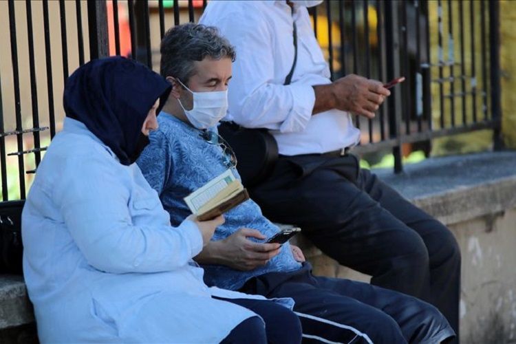 Türkiyədə daha 1372 nəfər koronavirusa yoluxub, 17 nəfər isə bu virusdan ölüb