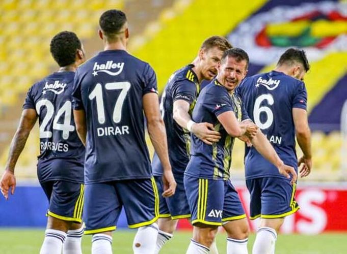 "Trabzonspor" autsayder önündə büdrəyib, "Fənərbaxça" son dəqiqə qoluna sevinib