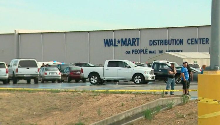 В Калифорнии 2 человека погибли и 4 ранены при стрельбе в Walmart