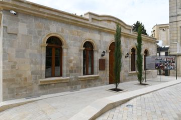 Prezident İlham Əliyev və Mehriban Əliyeva İçərişəhərdə bərpa-konservasiya işləri ilə tanış olublar - YENİLƏNİB