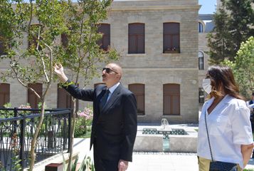Prezident İlham Əliyev və Mehriban Əliyeva İçərişəhərdə bərpa-konservasiya işləri ilə tanış olublar - YENİLƏNİB
