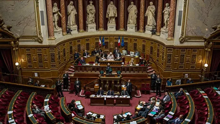 В парламент Франции вынесен вопрос о вотуме недоверия правительству