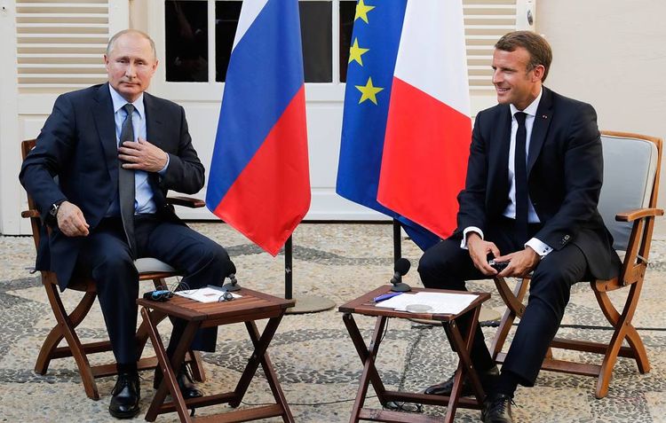 Putin informs Macron of efforts against terrorists in Syria