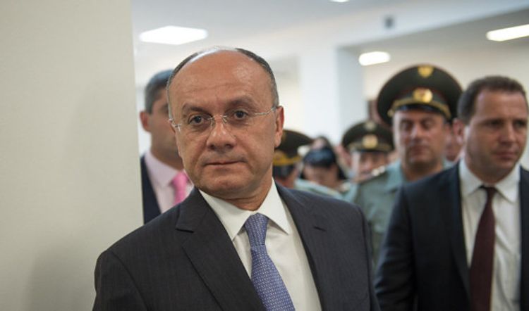 Экс-министру обороны Армении предъявили обвинение в растрате $2 млн госсредств