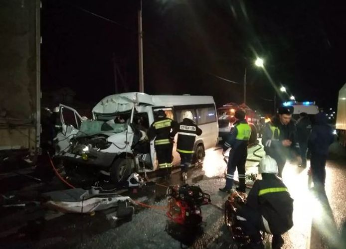 Rusiyada yol qəzasında 1 nəfər ölüb, 14 nəfər yaralanıb - VİDEO