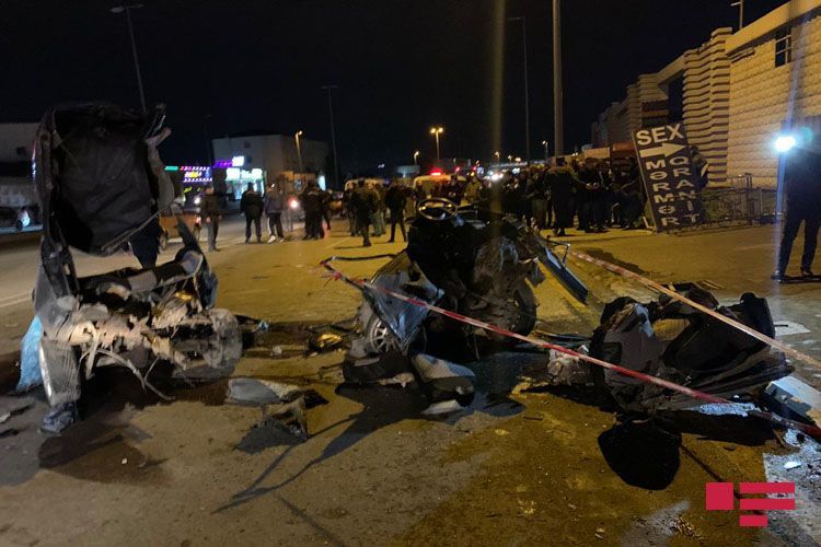 В результате ДТП в Баку: погибли 2 человека, еще 2 пострадали - ФОТО