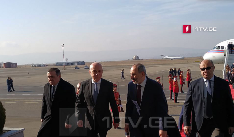 Paşinyan Gürcüstana səfər edib