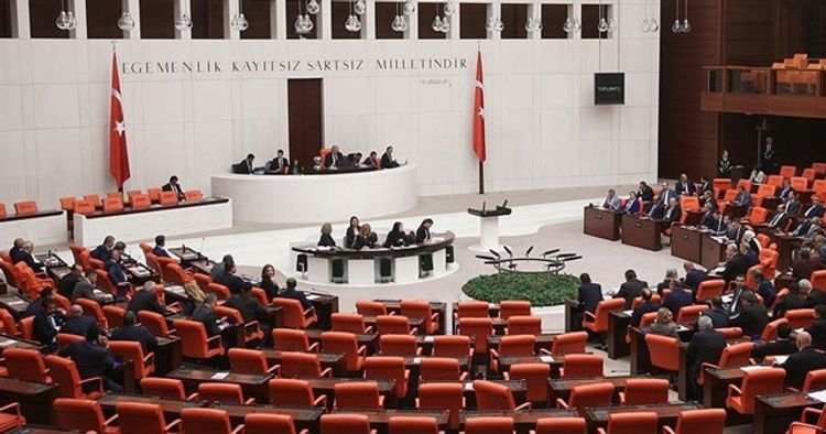 В турецком парламенте проходит закрытое заседание по Идлибу