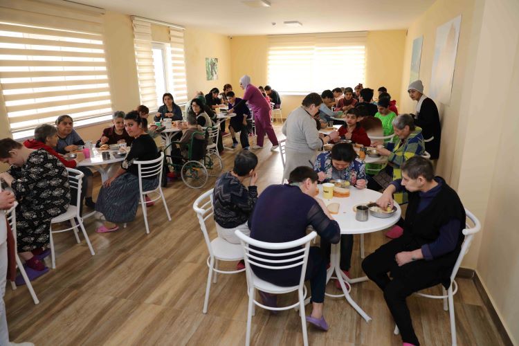 "Azərsun Holdinq" kollektivi sosial qayğıya ehtiyacı olan insanları ziyarət edib - FOTO