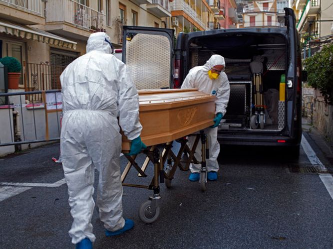 В Италии число жертв коронавируса превысило 100