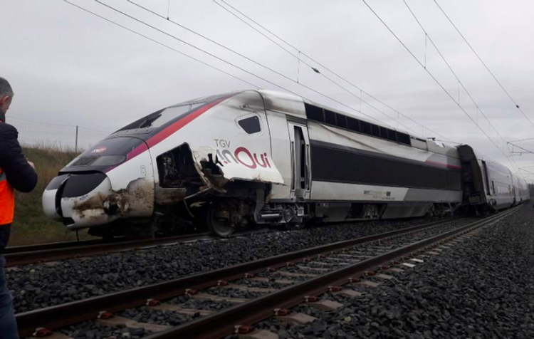 French locomotive derails on Strasbourg-Paris line