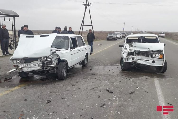 В Кюрдамире столкнулись два автомобиля, пострадали три человека - ФОТО