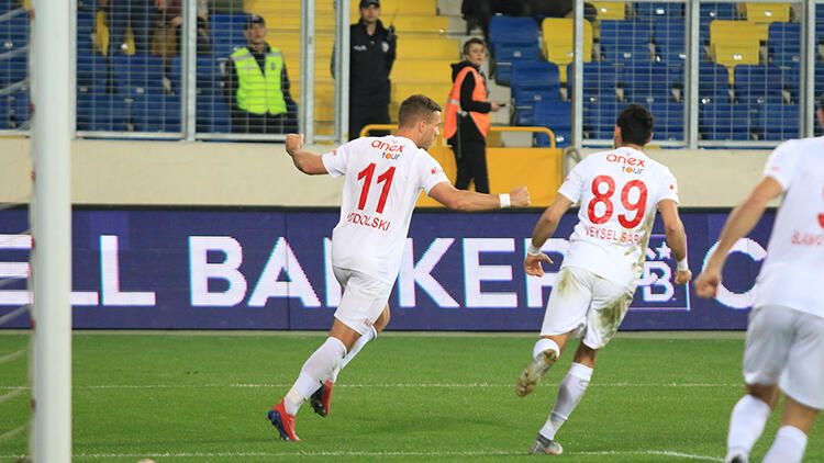 Podolski “Antalyaspor”u məğlubiyyətdən xilas edib
