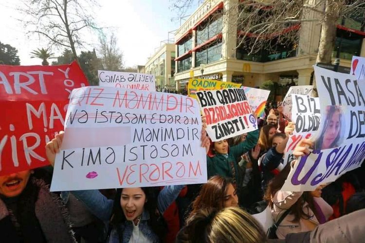 В Азербайджане участница акции феминисток совершила попытку суицида