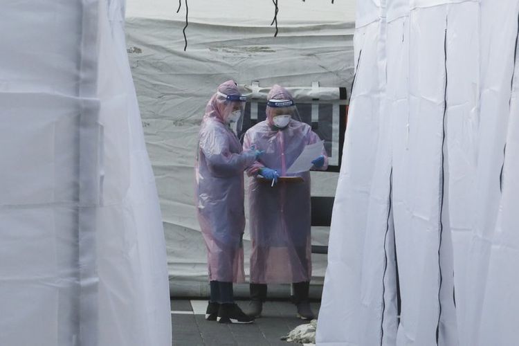 Czech Republic closing schools, banning events to fight coronavirus spread