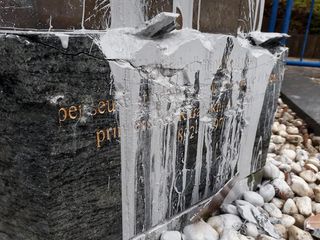 Paşinyanın Belçikaya səfəri zamanı Natəvanın abidəsinə qarşı vandalizm törədilib, cinayət işi başlanıb - FOTO