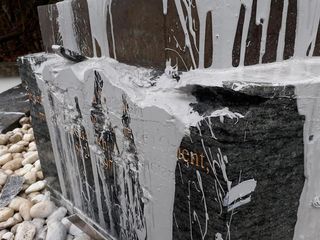 Paşinyanın Belçikaya səfəri zamanı Natəvanın abidəsinə qarşı vandalizm törədilib, cinayət işi başlanıb - FOTO