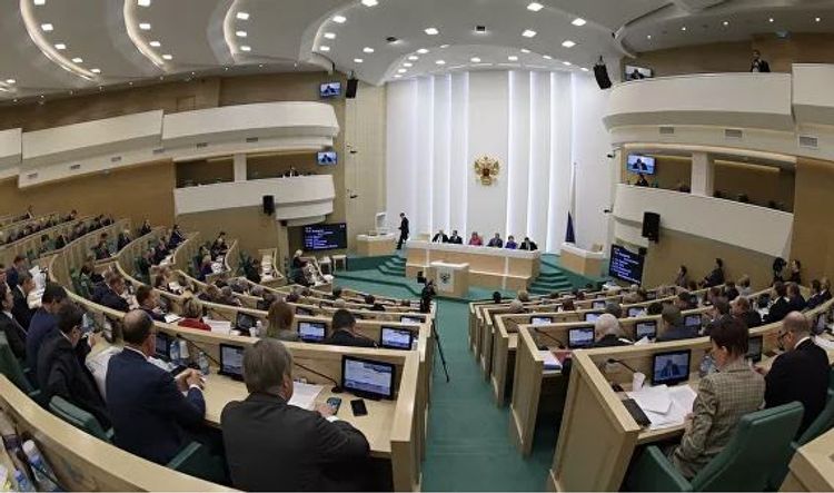 Совфед РФ одобрил поправки в Конституцию