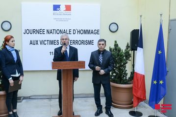 Fransa səfirliyində 11 mart terror qurbanlarının anım mərasimi keçirilib - FOTO