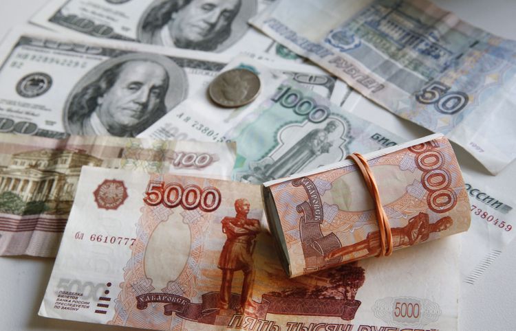 "Goldman Sachs" Rusiya rublunun yenidən 61 dollaradək bahalaşacağını proqnozlaşdırır