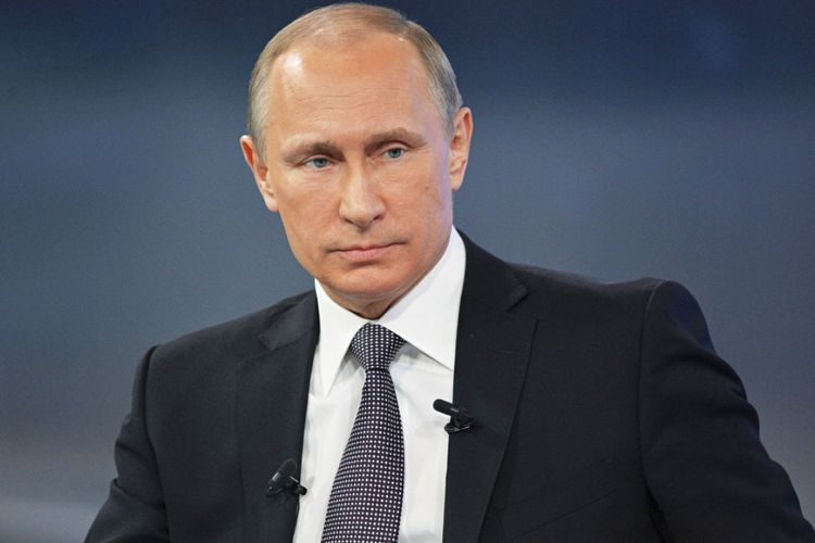Putin Konstitusiyaya dəyişikliklərlə bağlı qanun layihəsini imzalayıb