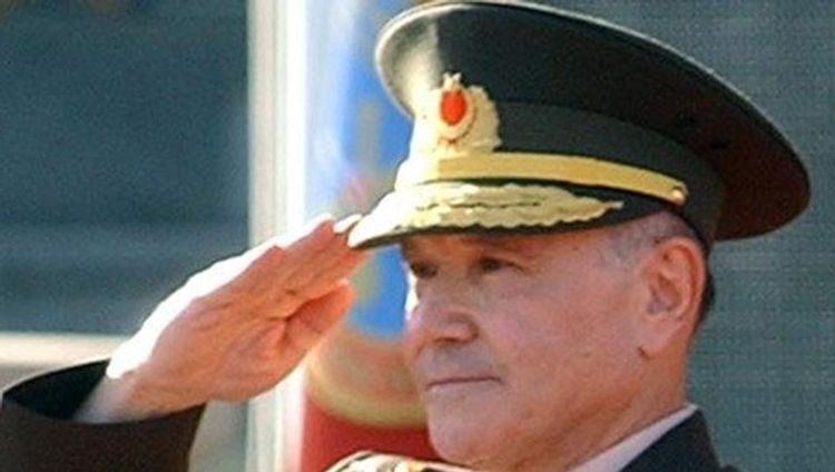 Бывший командующий Сухопутными войсками Турции умер от коронавируса
