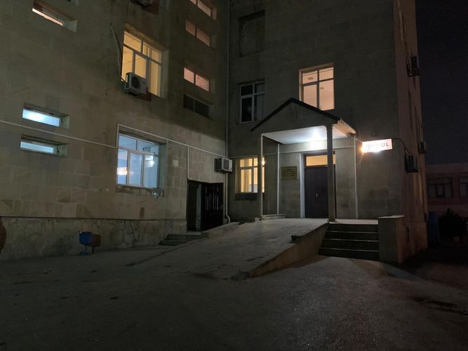 В Баку неизвестные ранили ножом 45-летнего мужчину