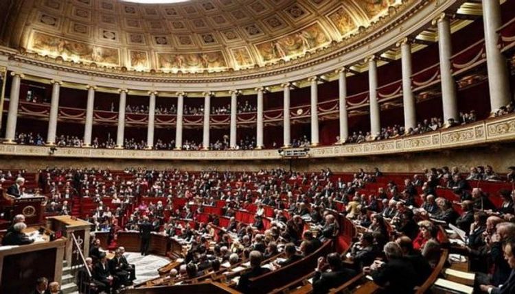 Парламент Франции принял закон о чрезвычайном санитарном положении