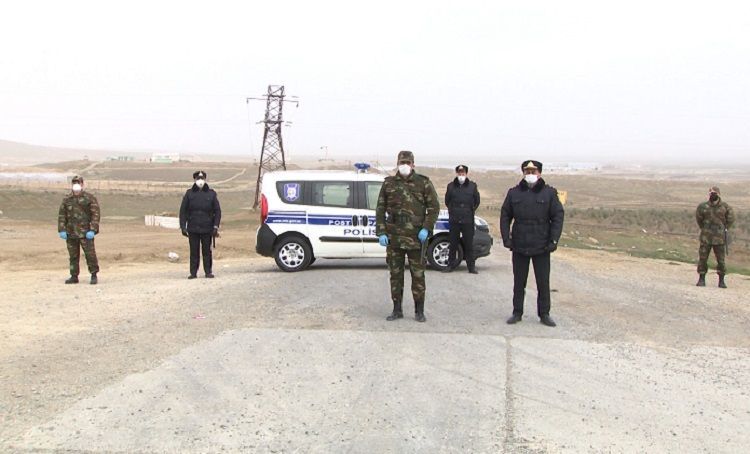 Полиция установила посты на вспомогательных дорогах в Баку, Сумгайыт и Абшерон – ФОТО 
