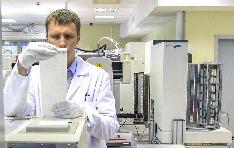 В РФ нашли лекарства, которые потенциально блокируют размножение коронавируса