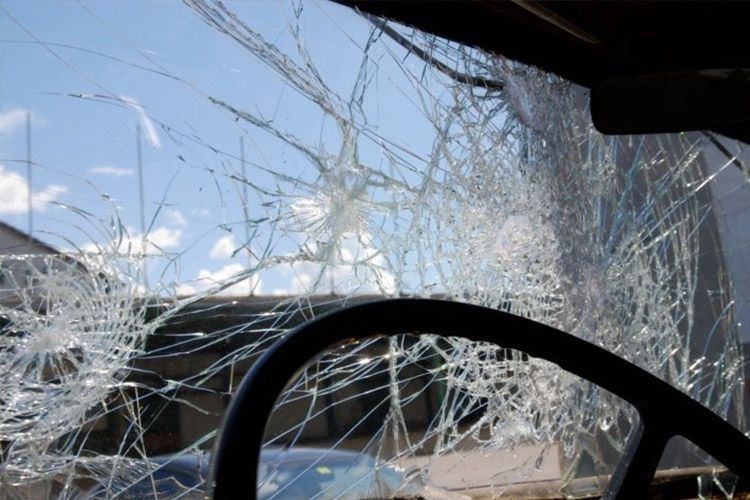 В Шамахы автомобиль врезался в радарный столб, водитель погиб