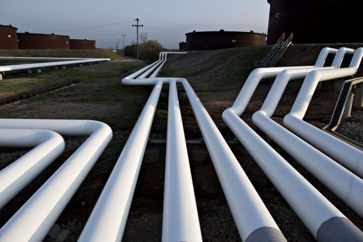 US pipeline operators urge oil producers to slash output as storage reaches max capacity