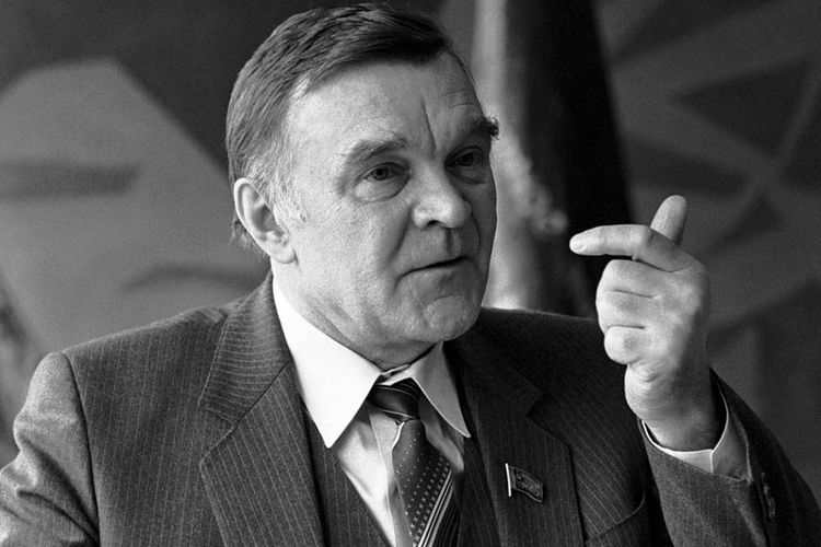 Sovet yazıçısı Yuri Bondarev vəfat edib