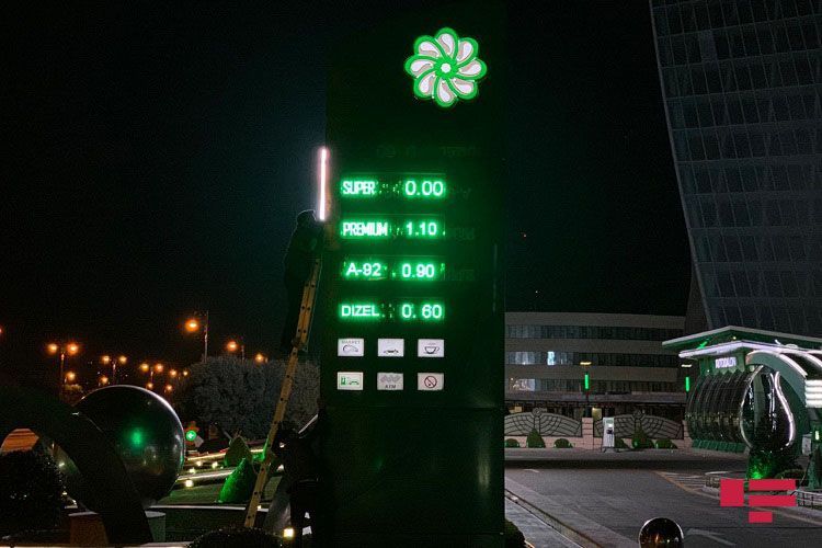 Price of gasoline brand Ai-95 downs in Azerbaijan - PHOTO