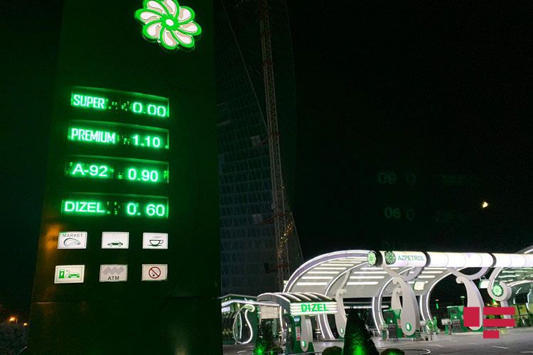 Azərbaycanda "Aİ-95" markalı benzin ucuzlaşıb - FOTO