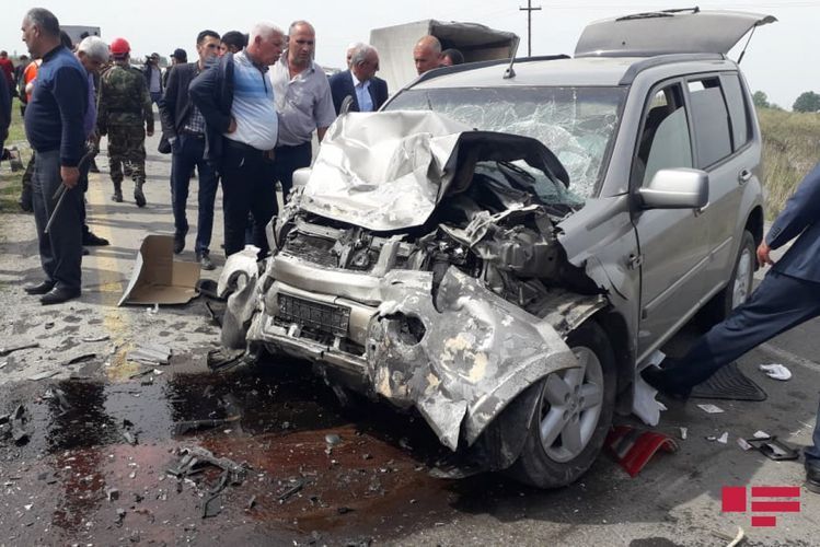 Двое из пострадавших в результате вчерашнего ДТП в Кюрдамире доставлены в Баку