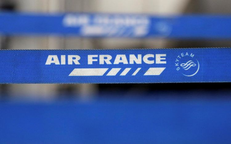 Air France says passengers must wear masks from May 11