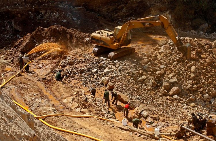 При оползнях в Либерии погибли 45 шахтеров