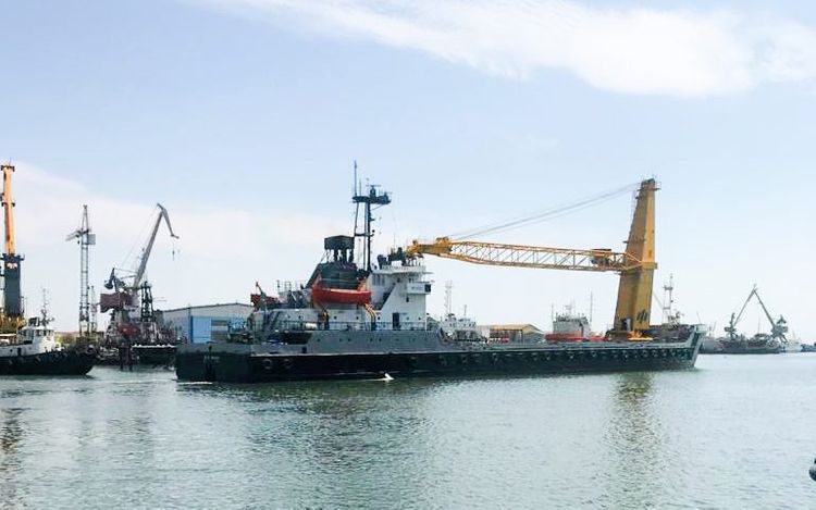 "Zülfi Hacıyev” kran gəmisi əsaslı təmir edilib