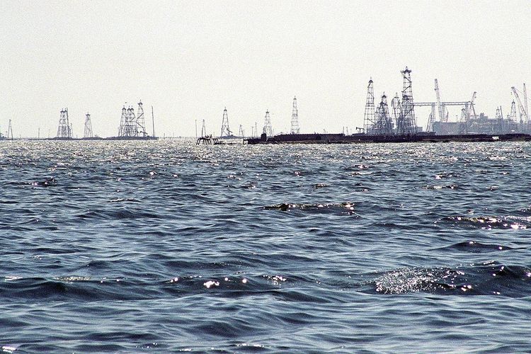 SOCAR: Найдены тела двух нефтяников, пропавших во время аварии на месторождении «Гюнешли» в Каспийском море