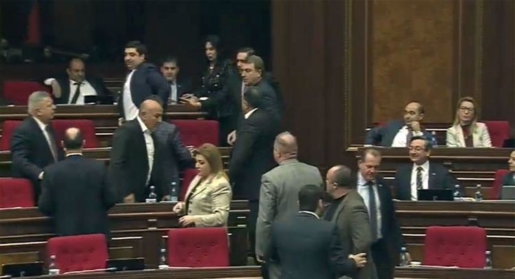 В парламенте Армении произошла драка - ВИДЕО